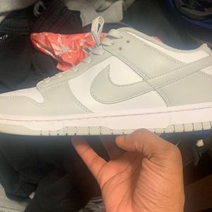 Selling theses shoes trying to get sum for them so text me